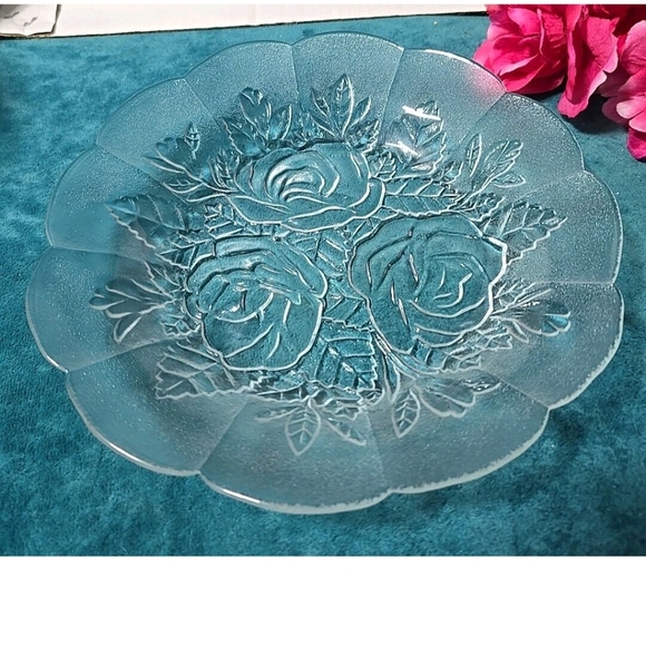 Vintage Pasari Crystal 'Livia' Salad Plate: Roses - Picture 1 of 10